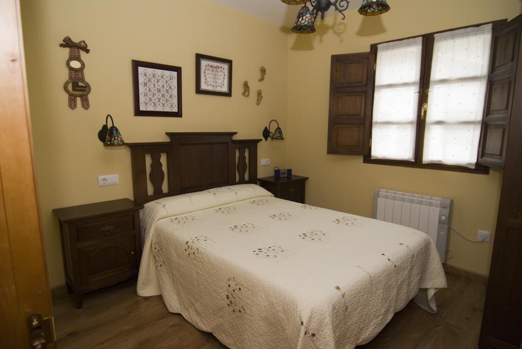 Casa Les Pedroses Daire Campiellos Oda fotoğraf