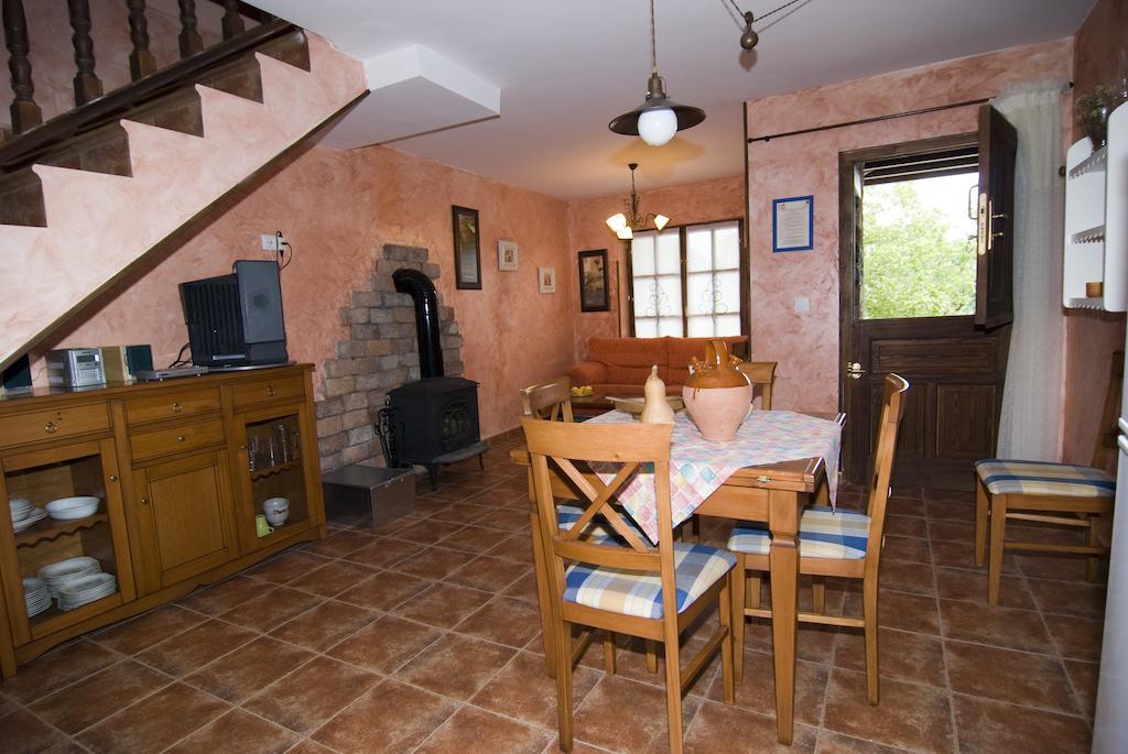 Casa Les Pedroses Daire Campiellos Oda fotoğraf